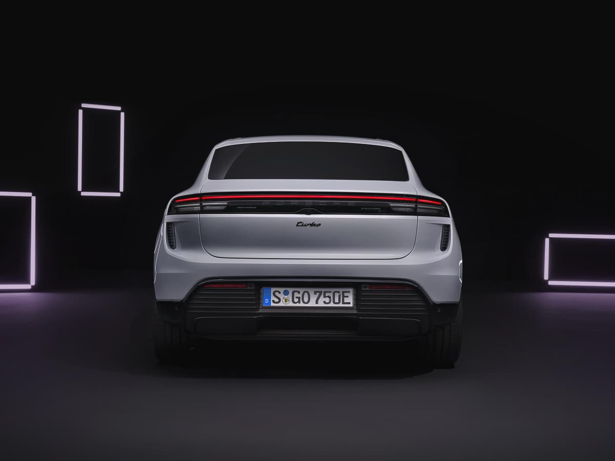 Hyundai-Custin-Launch