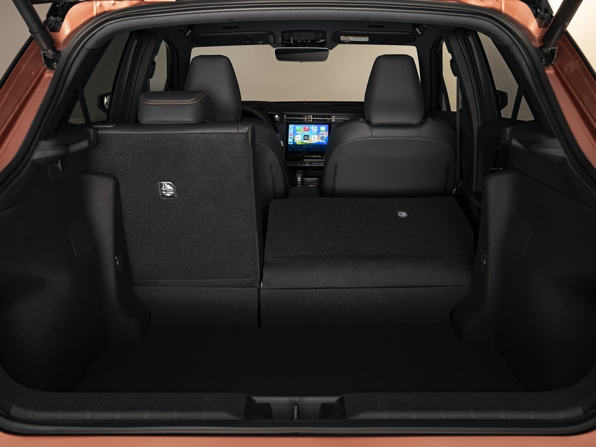 Hyundai-Custin-Launch