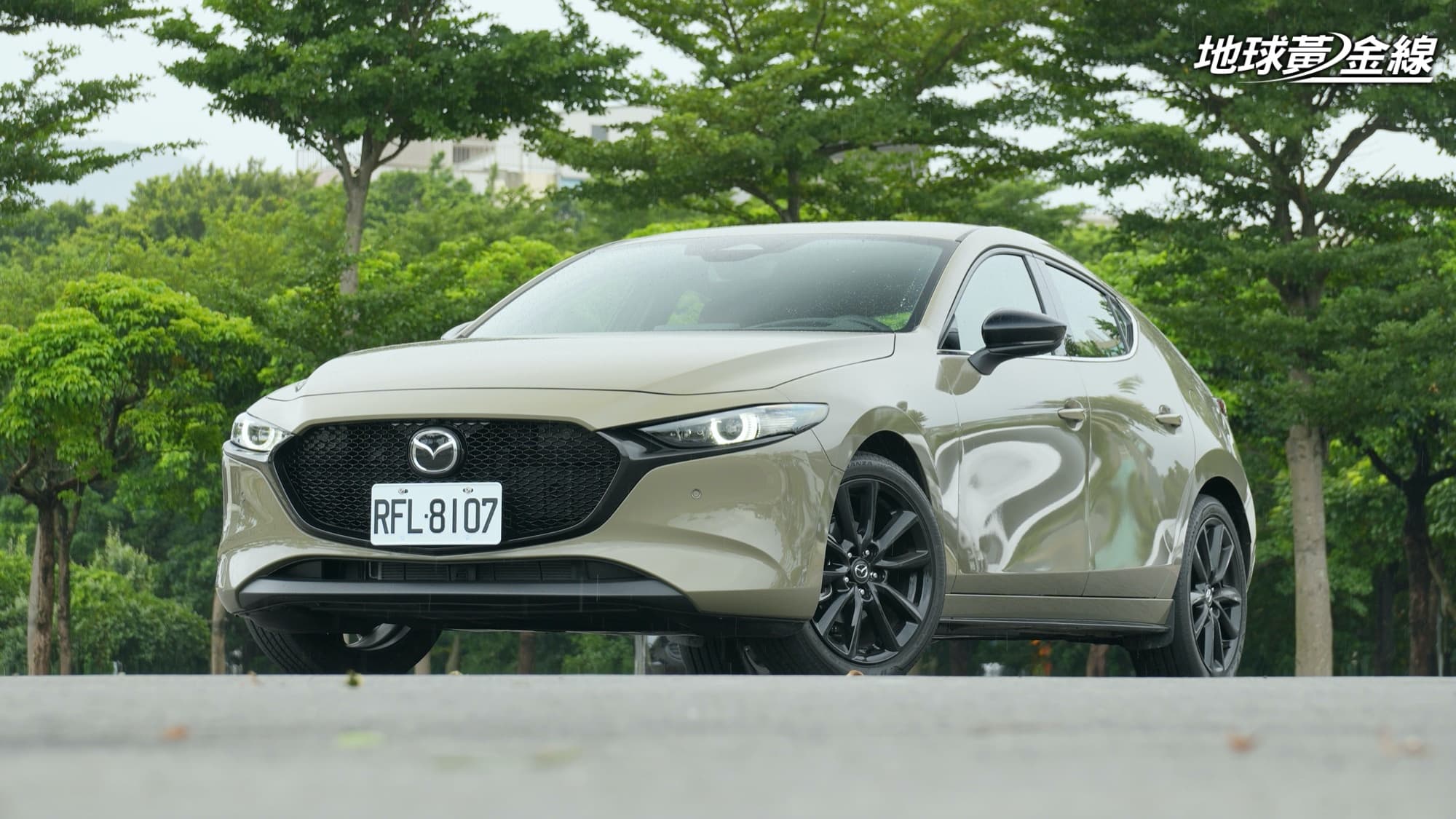 試駕／Mazda3 20S Retro Sports Edition，新增「鋯石棕」配色內外質感更加分